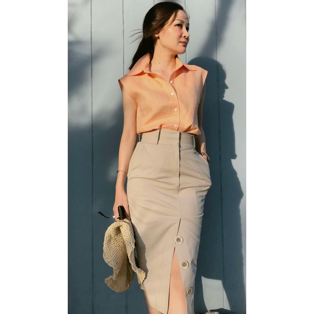 Lafong กระโปรงทรงดินสอ สีเบจ แต่งกระดุม แบรนด์ Lafong