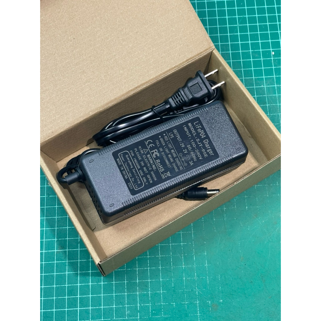สายชาร์จแบตเตอรี่ฟอสเฟต 4s 6s 8s 10s 12s แรงดัน 14.6 21.9 29.2v 36.5 43.8 3A 5Aมีพัดลม อย่างดี