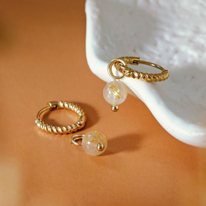 Vachana - Round Gold Rutilated Quartz Twisted Hoop Earrings (ต่างหูหินไหมทองแท้ มีต่างหูเงินแท้ 92.5