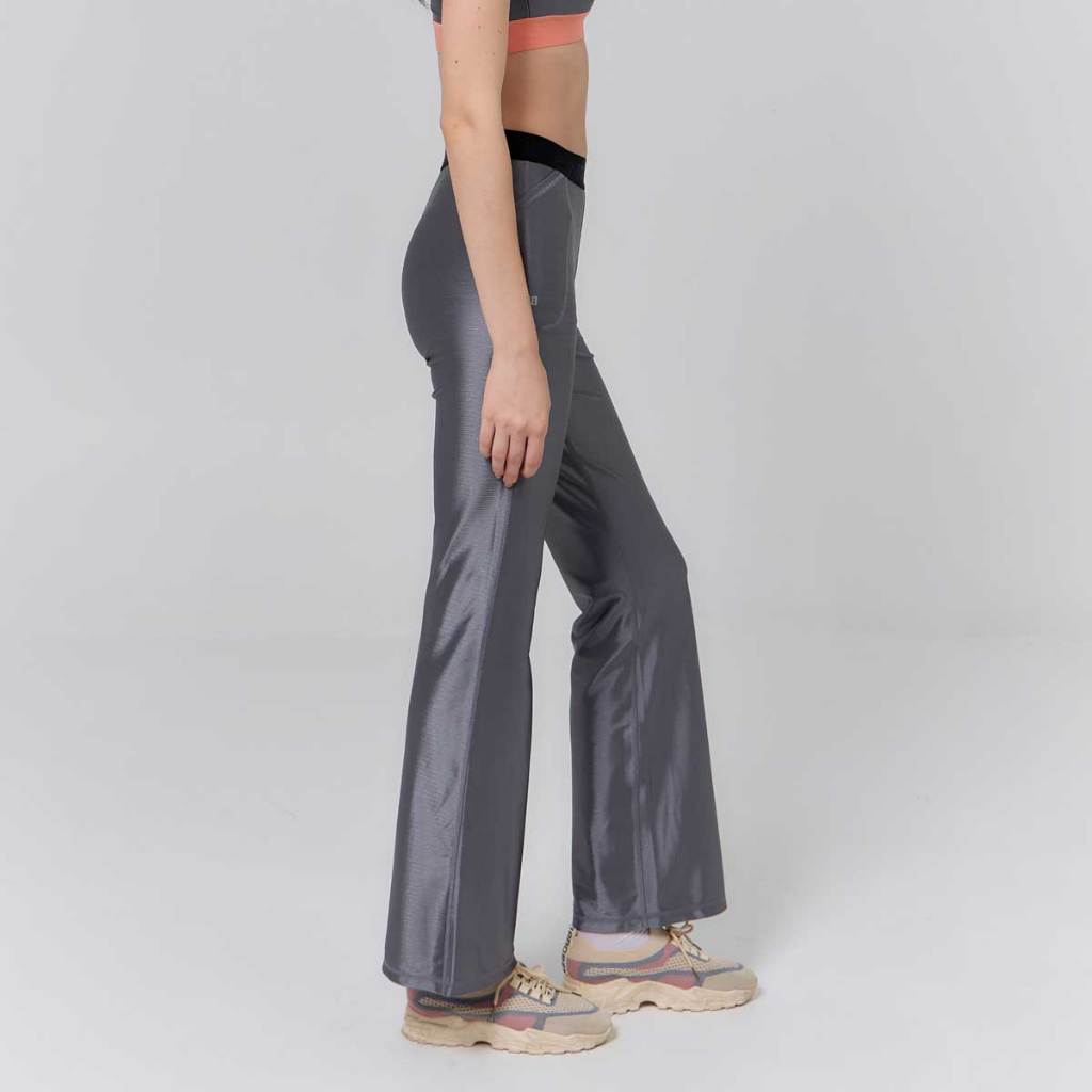 UNBOUND SILVERFLARE HIGHWAIST LEGGING กางเกงขาม้าสีซิลเวอร์ (เฉพาะกางเกง) — صورة 4