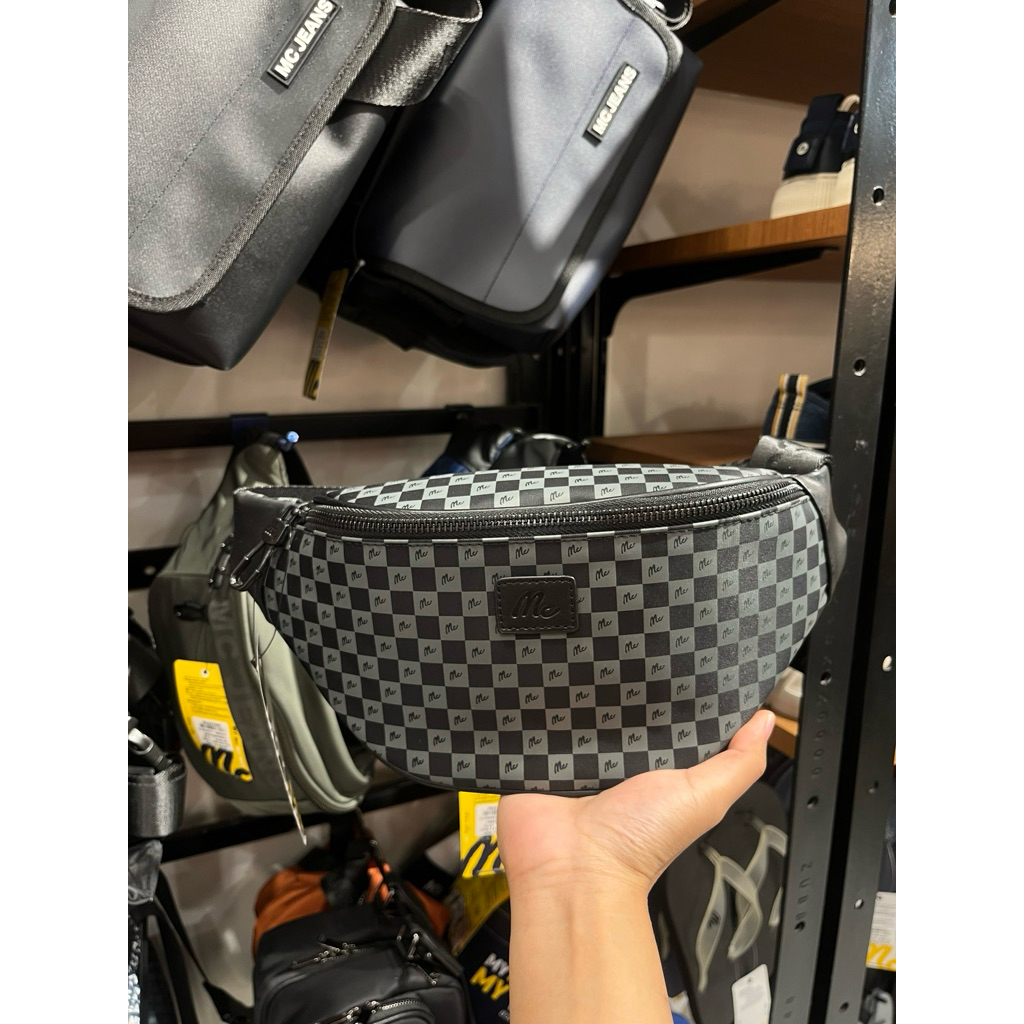 [พร้อมส่ง] รุ่นขายดี! กระเป๋าคาดอก Mc jeans ของแท้จากช้อป 100% มีบริการเก็บปลายทาง