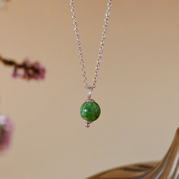 Vachana - Round Green Jade Necklace (สร้อยกลมหยกเขียวแท้)