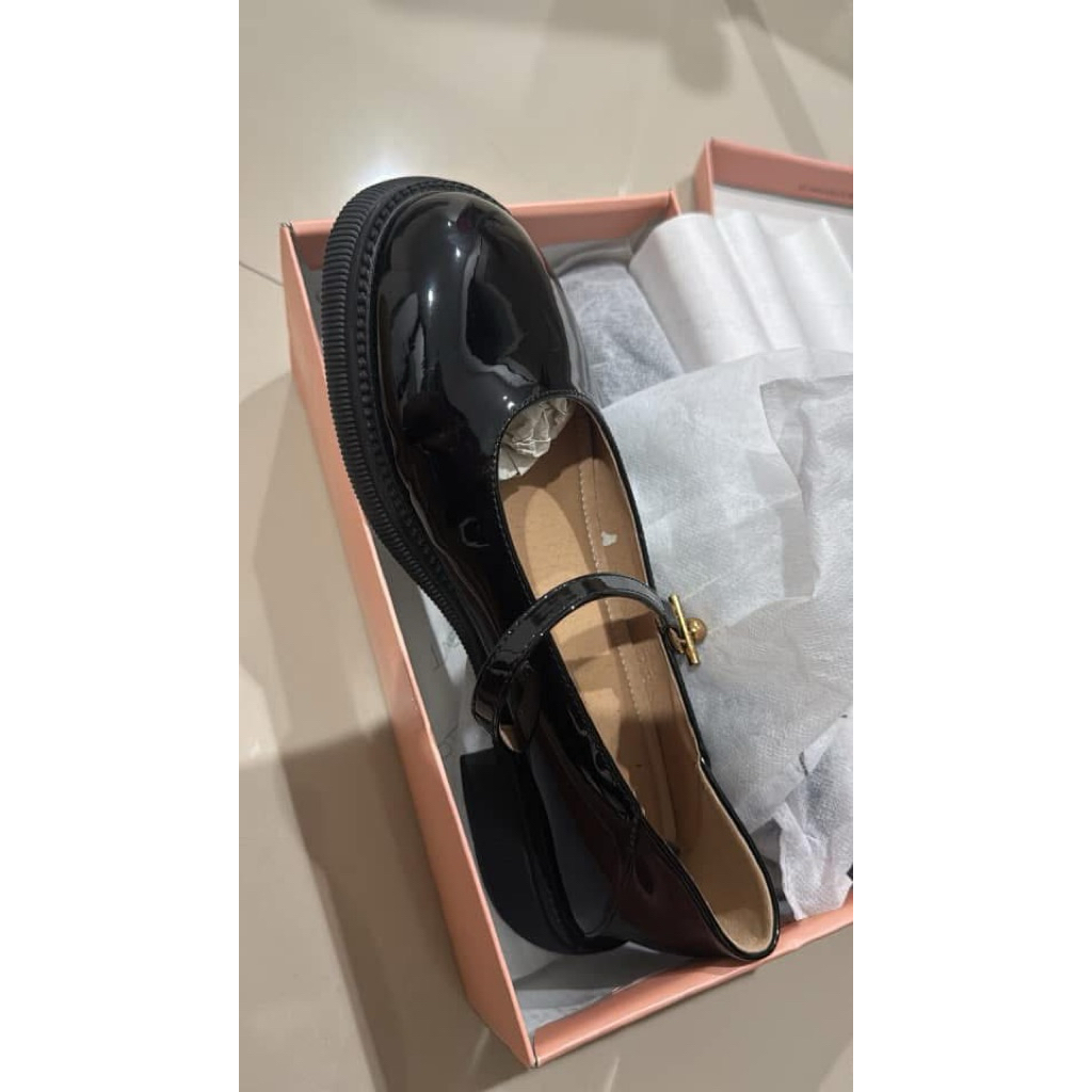 รองเท้าlabott size40 ใช้1ครั้ง ใส่น้อยมาก