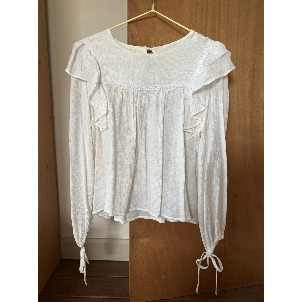 เสื้อแขนยาวสีขาว ผ้าใส่สบาย Pradap