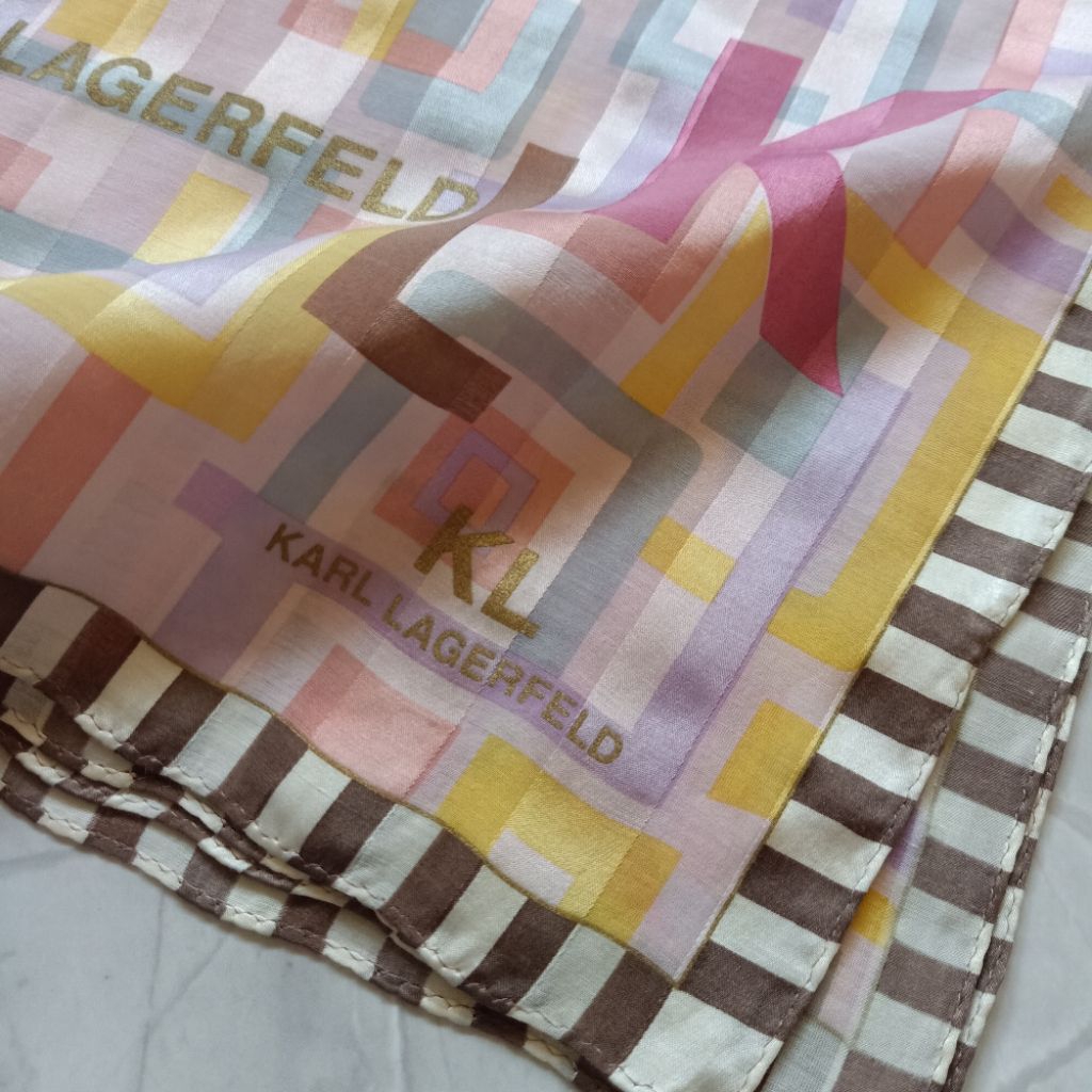 ผ้าเช็ดหน้า ,ผูกคอ K arl L agerfeld
