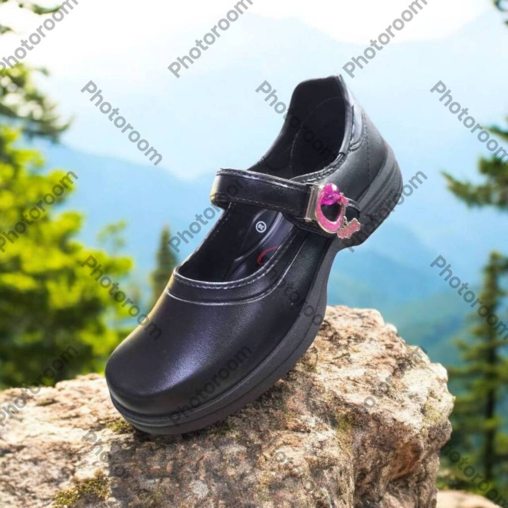 Gerry Gang รองเท้านักเรียนหญิงหนังดำ ยี่ห้อ Gerry Gang size (30-43) สีดำ ส่งทุกวัน