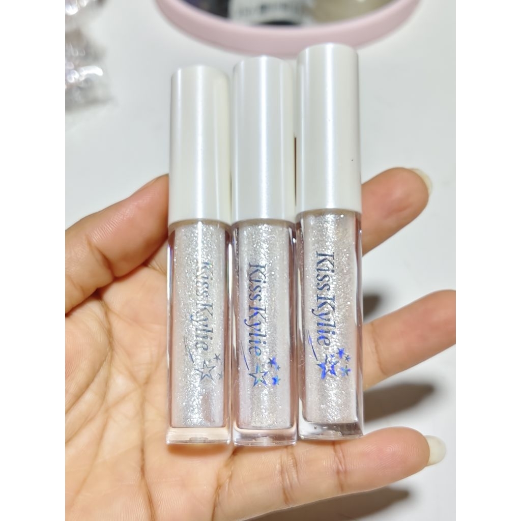 อายไลเนอร์กริตเตอร์ &อายแชโดว์ Kiss Kylie