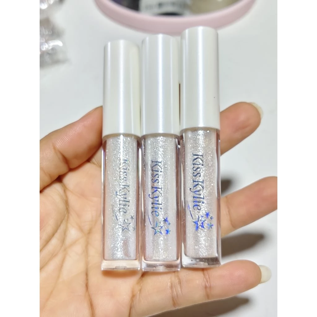 อายไลเนอร์กริตเตอร์ &อายแชโดว์ Kiss Kylie