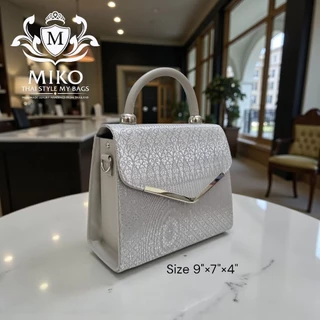 Miko กระเป๋าถือ สีบรอนซ์เงิน และสีออฟไวท์ สีขาว ผ้าไทย