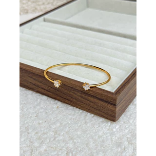 Signature Star bangle 𝑻𝒉𝒆 𝒔𝒊𝒈𝒏𝒂𝒕𝒖𝒓𝒆 𝒔𝒕𝒂𝒓 𝒄𝒐𝒍𝒍𝒆𝒄𝒕𝒊𝒐𝒏 กำไลดาว กำไลข้อมือดาว เพชร | @trophies.co