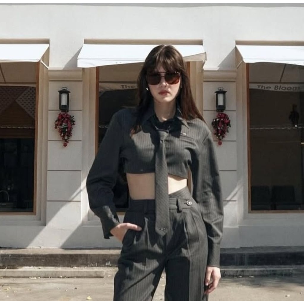 BNK Brand City Shirt เสื้อเชื้ตครอป มีเนคไท