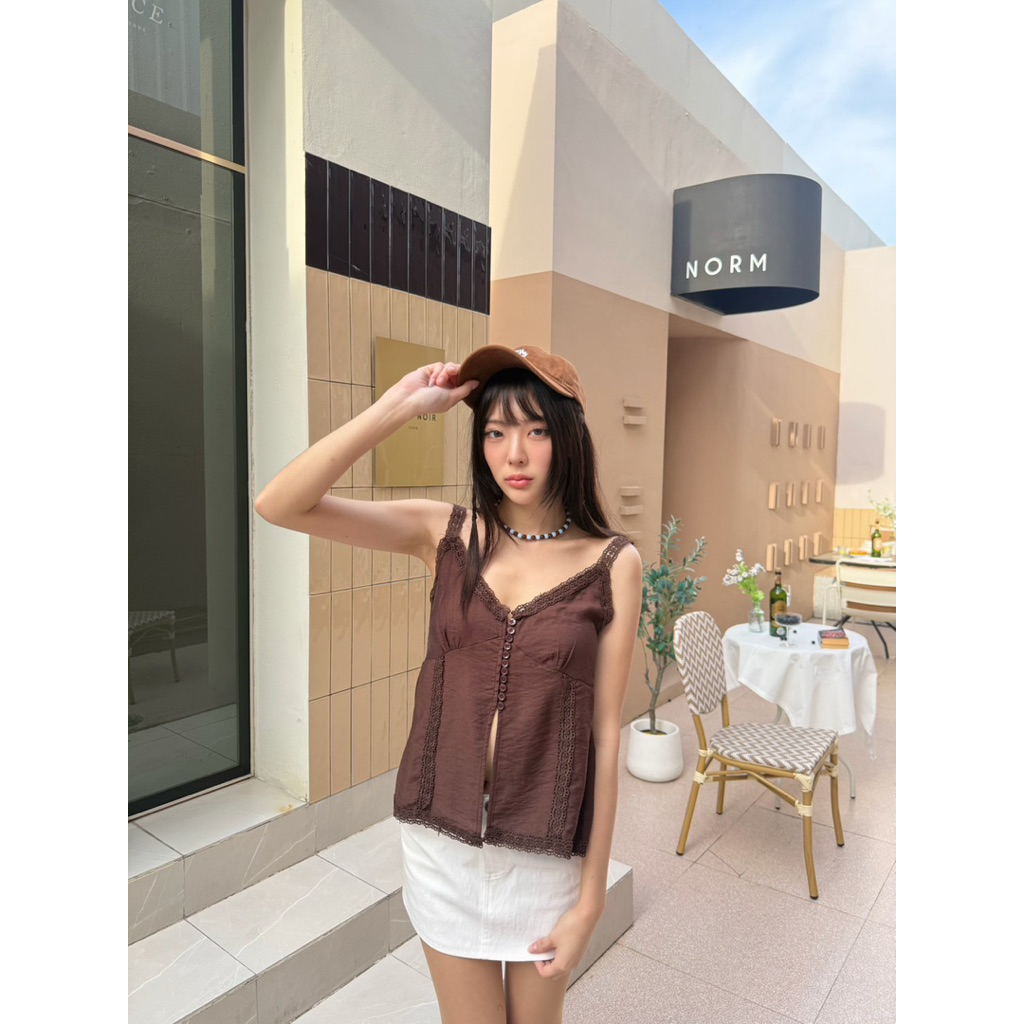 BY IRA Fayla Top เสื้อสายเดี่ยวผ้าลูกไม้ฉลุ ดีเทลแต่งลูกไม้  สีละมุนน่ารักแอบเซ็กซี่ ใส่แมทช์กับกางเกงขาสั้น ก็คือสวยมาก รูปที่ 6