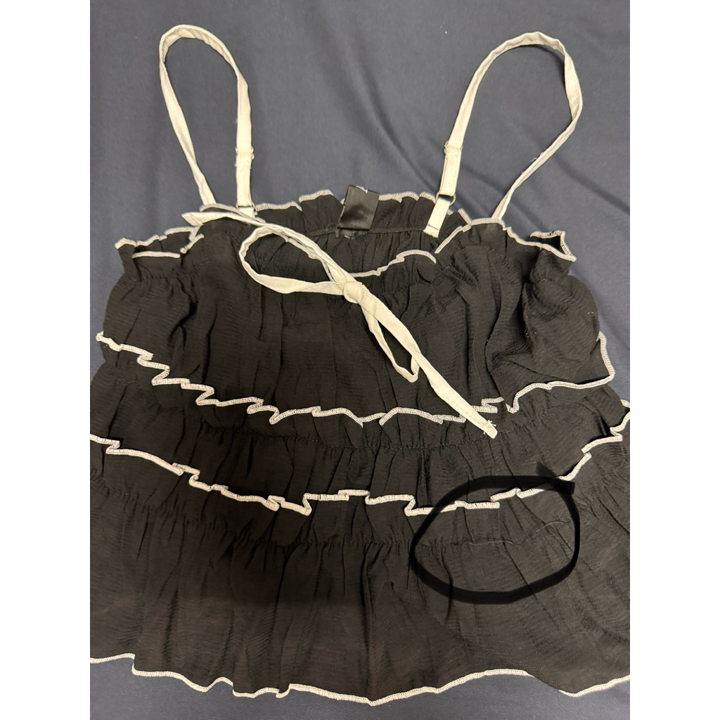 เสื้อสายเดี่ยว Atipa(มือ1 ด้ายหลุดตามรูปขอคนรับได้นะคะ)