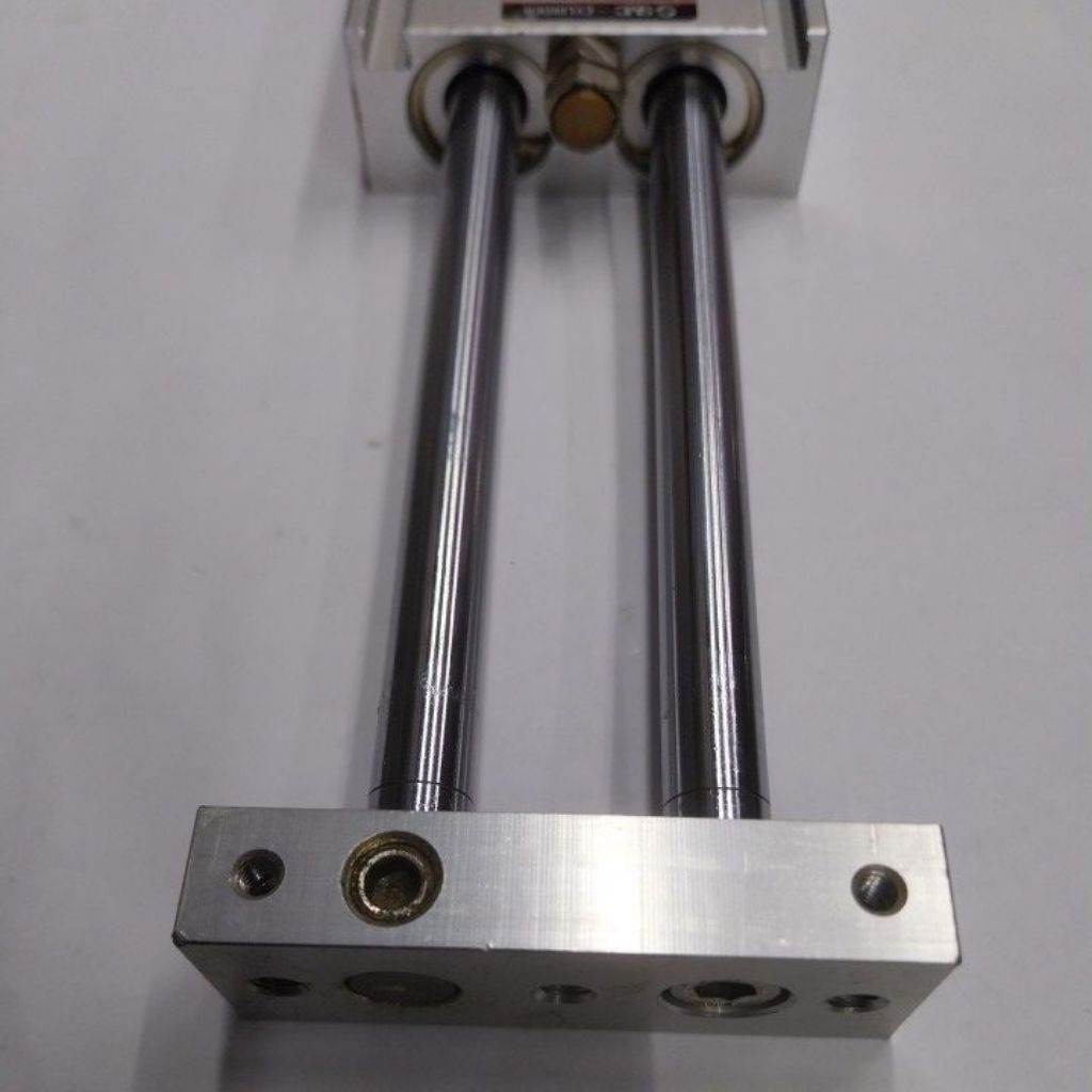 กระบอกลม2แกน CXSM20-K5557-100 SMC JAPAN มือสอง เกลียวรูใส่ลม5M