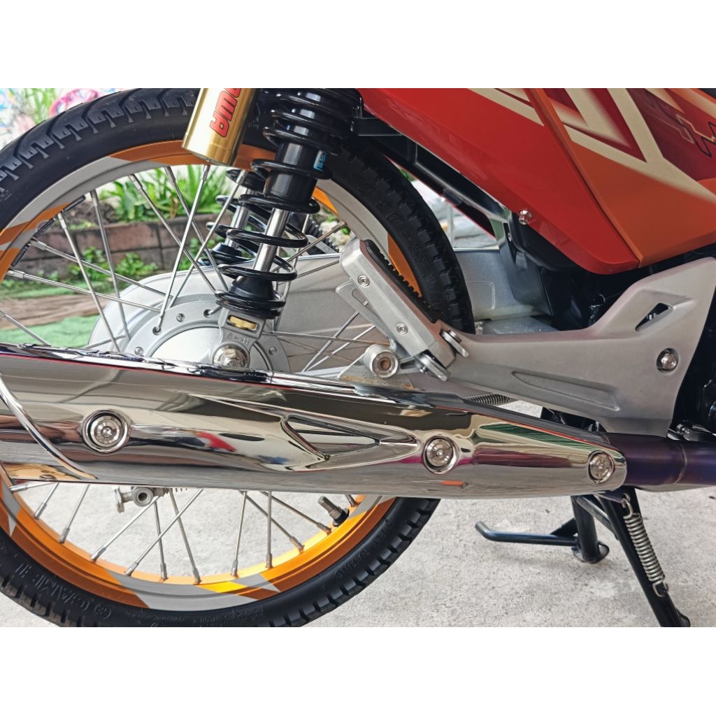 น็อตยึดกันร้อนท่อWave125 S-R-I ไฟเลี้ยวบังลม หัวใหญ่เต็มเบ้า