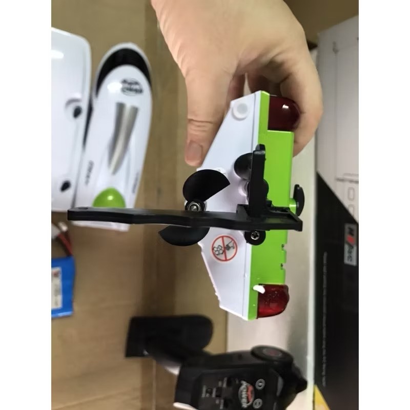 เรือบังคับ hj 806 ระบบเลี้ยวเชอโว - รูปที่ 2