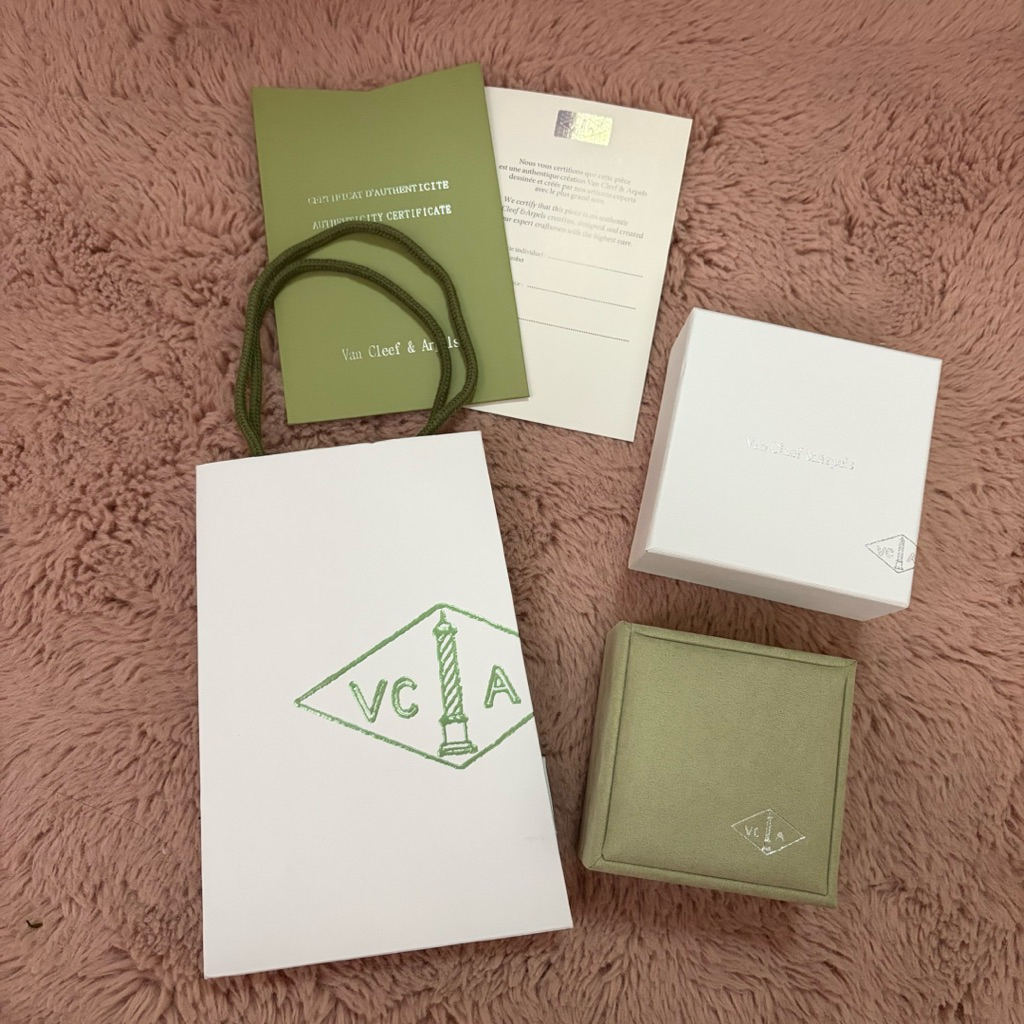 New พร้อมส่ง‼️กล่องสร้อยคอ เเละ กล่องสร้อยข้อมือ อุปกรณ์ งานเกรด original จากโรงงาน เกรดดีที่สุด
