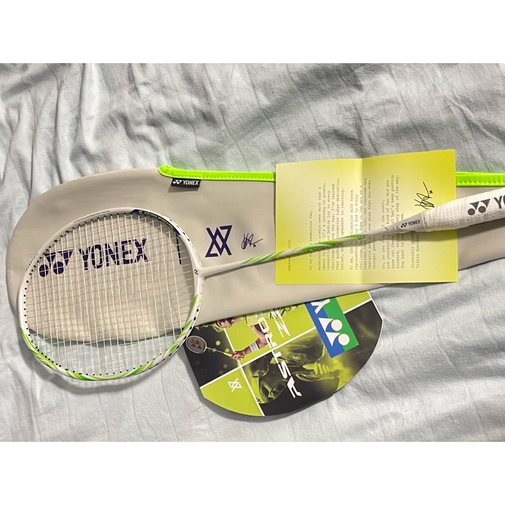 Yonex astrox 100zz va 4u pro