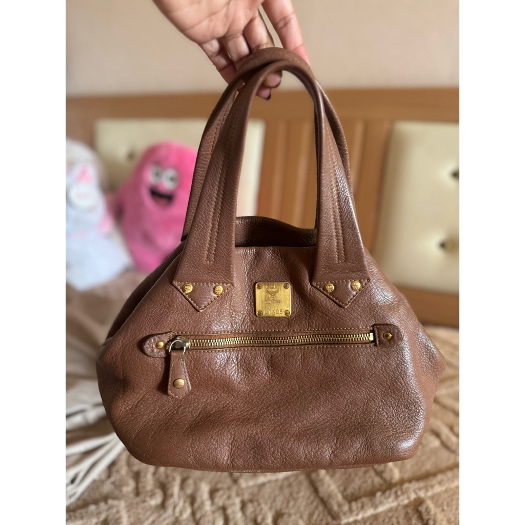 กระเป๋าถือยี่ห้อMCMแท้มือสองสีน้ำตาล