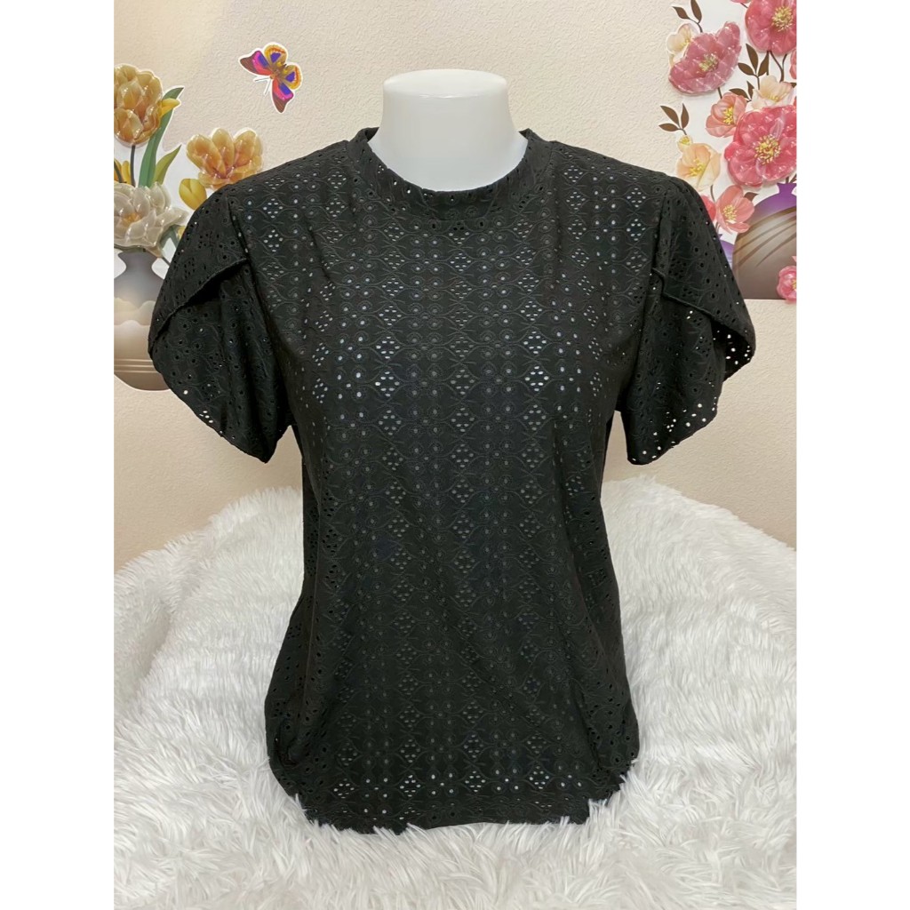 เสื้อลูกไม้สีดำ เสื้อยืดผ้าฉลุลายดอกไม้ เสื้อสีดำ  อก32-42นิ้ว รุ่น911