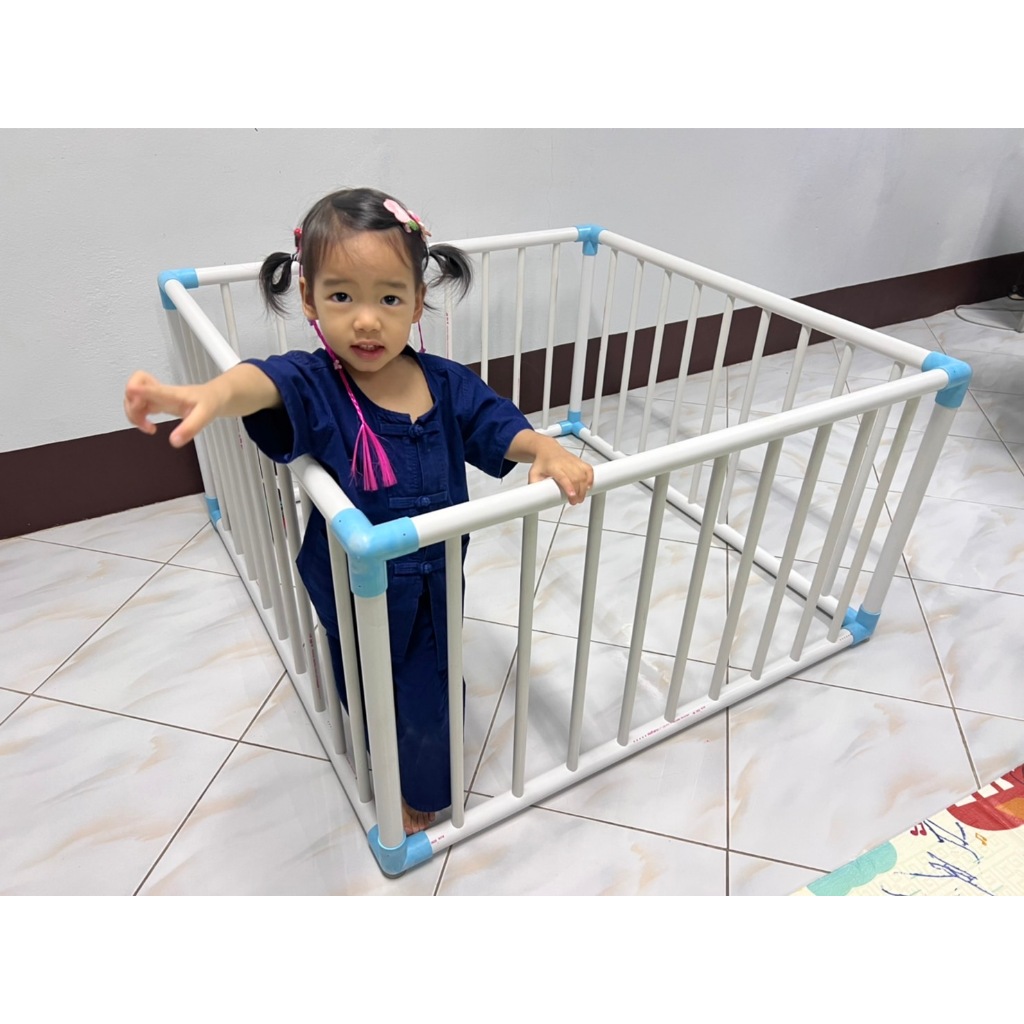 คอกกั้นเด็กฝึกเกาะยืนเดินเพื่อพัฒนาการเด็ก1x1S63L ขนาด100x100cmสูง58cmข้อต่อทุกชิ้นใช้3ตั้งฉากสีฟ้า
