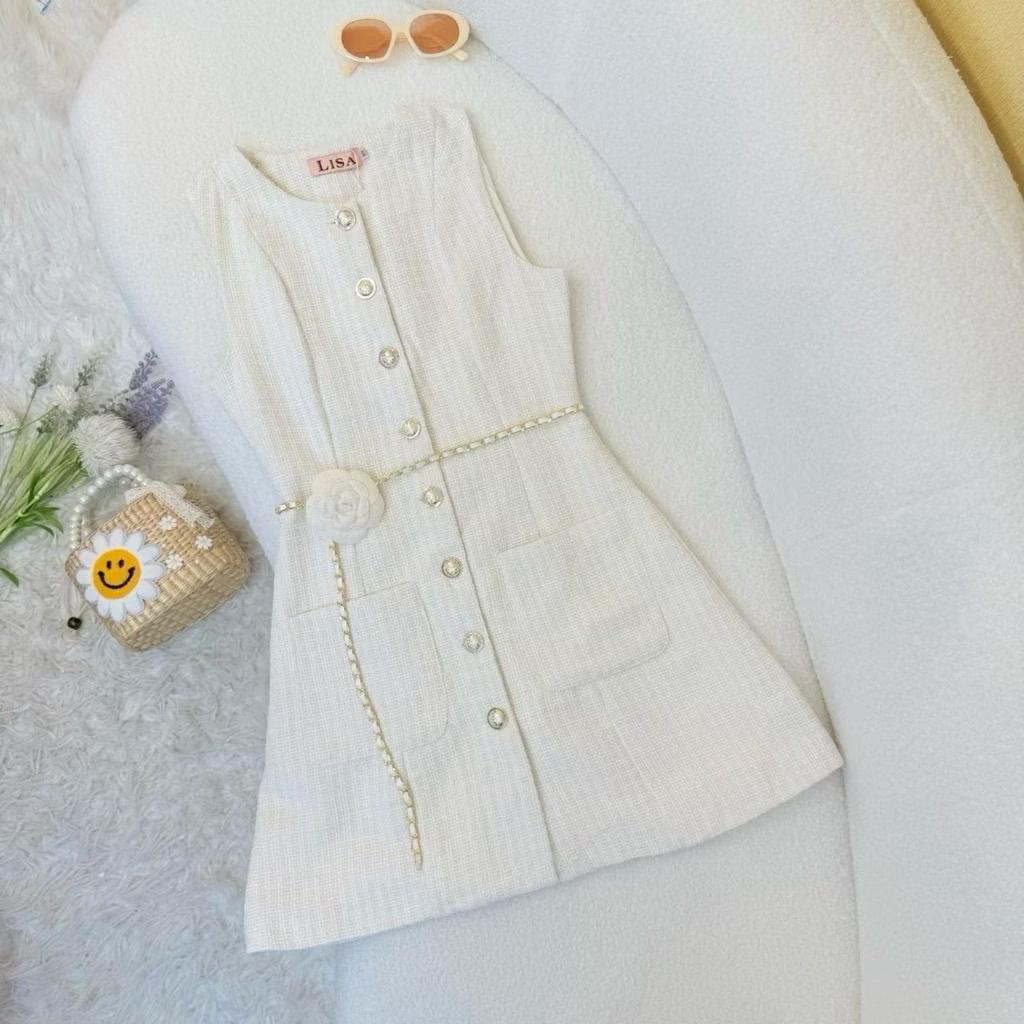 เดรสขาว เดรสสั้น ป้าย LISA