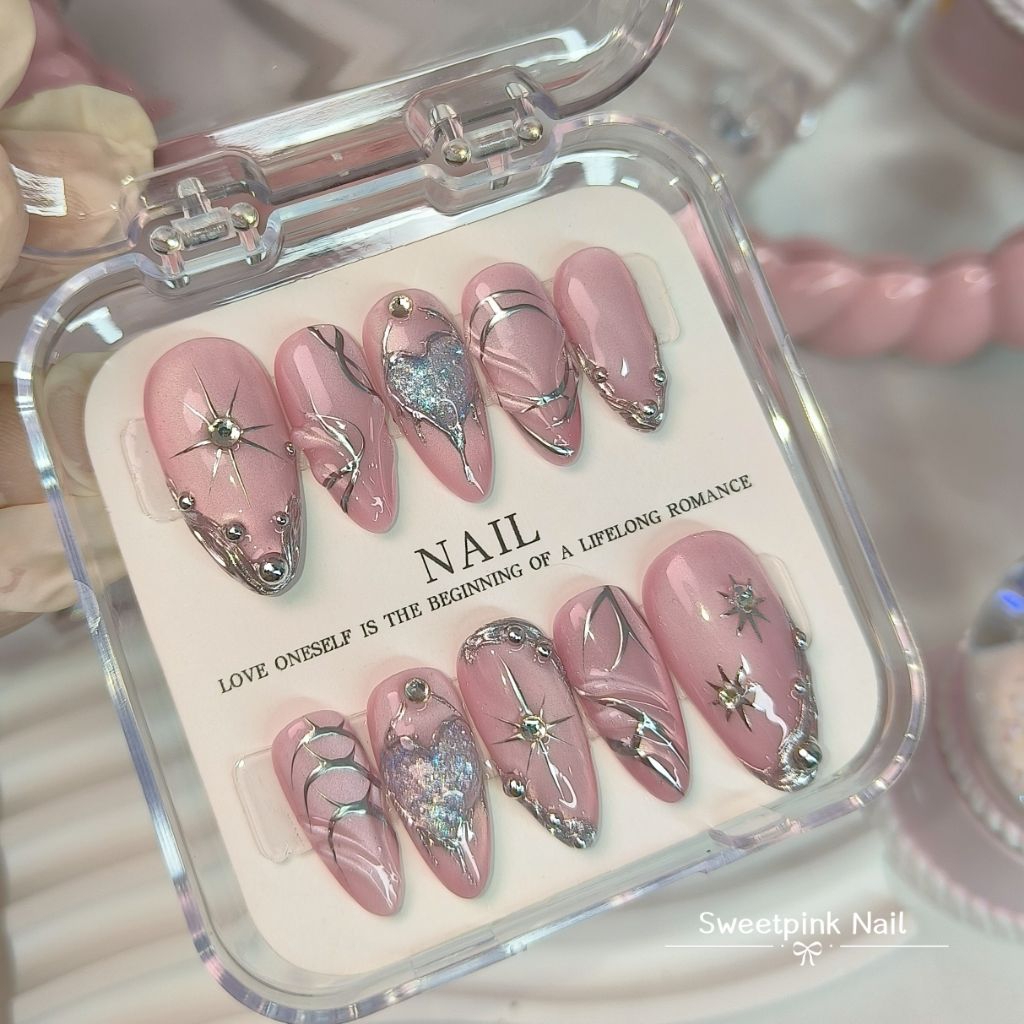 เล็บปลอมสําเร็จรูป สีชมพูลูกแก้วเงิน สวยเล่นแสงมาก LK3 เลือกทรงเล็บได้ แถมกาวตะไบทุกชุด