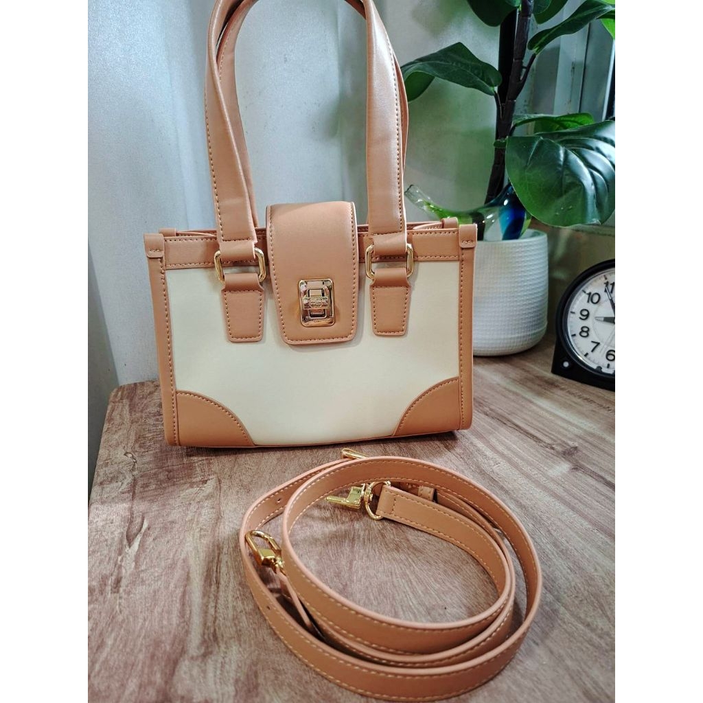 ใหม่มากก🍒✨EZTRA MINI EMALENE  กระเป๋าสะพายข้างColor: Maple & Cream