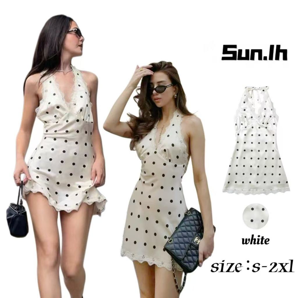 SUN🛍️พร้อมส่ง🛍️เดรสลูกไม้คอวีลายจุดสไตล์ฝรั่งเศส เดรสฤดูร้อนสุดเซ็กซี่สำหรับปี 2025 เนื้อผ้ามันวาว เหมาะกับการออกเดทและพ