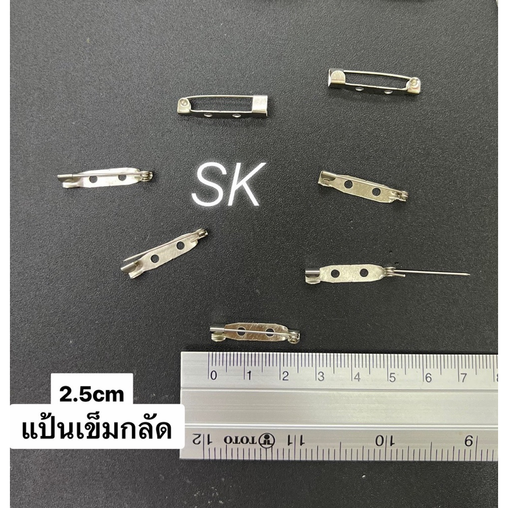 แป้นเข็มกลัดแบบ แบนและแบบกลม ใช้สำหรับติดกาว มี2ขนาด 2cm และ2.5cm