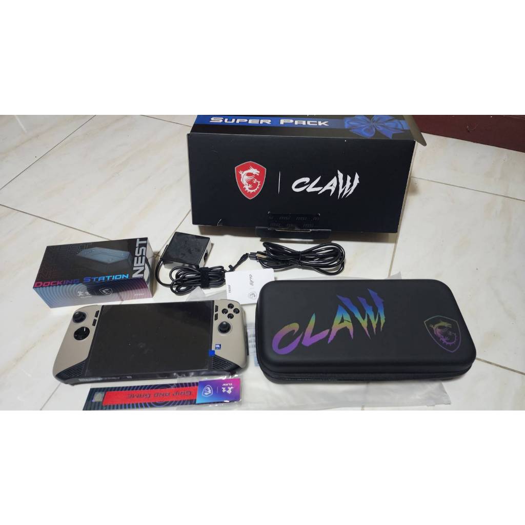 MSI Claw 8 AI+ pack กระเป๋าแท้, NEST Docking Station, สายชาร์ท 100 Watt, สายคล้องมือ มือสอง