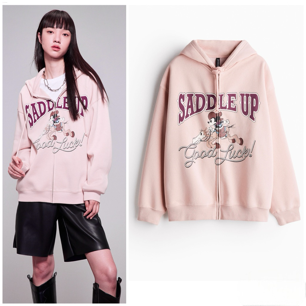 MICKEY MOUSE zip up hoodie 🪴เสื้อฮู้ด Mickey Saddle up 🪴 H&M x Disney แท้ 💯% (TS675）