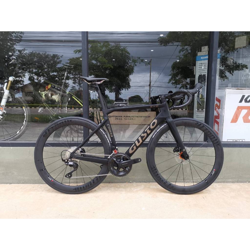 จักรยานเสือหมอบ GUSTO COBRA EVO รุ่น ELITE ULTRA เฟรมคาร์บอน ล้อคาร์บอน เกียร์ 105 12s เต็มกรุ๊ป