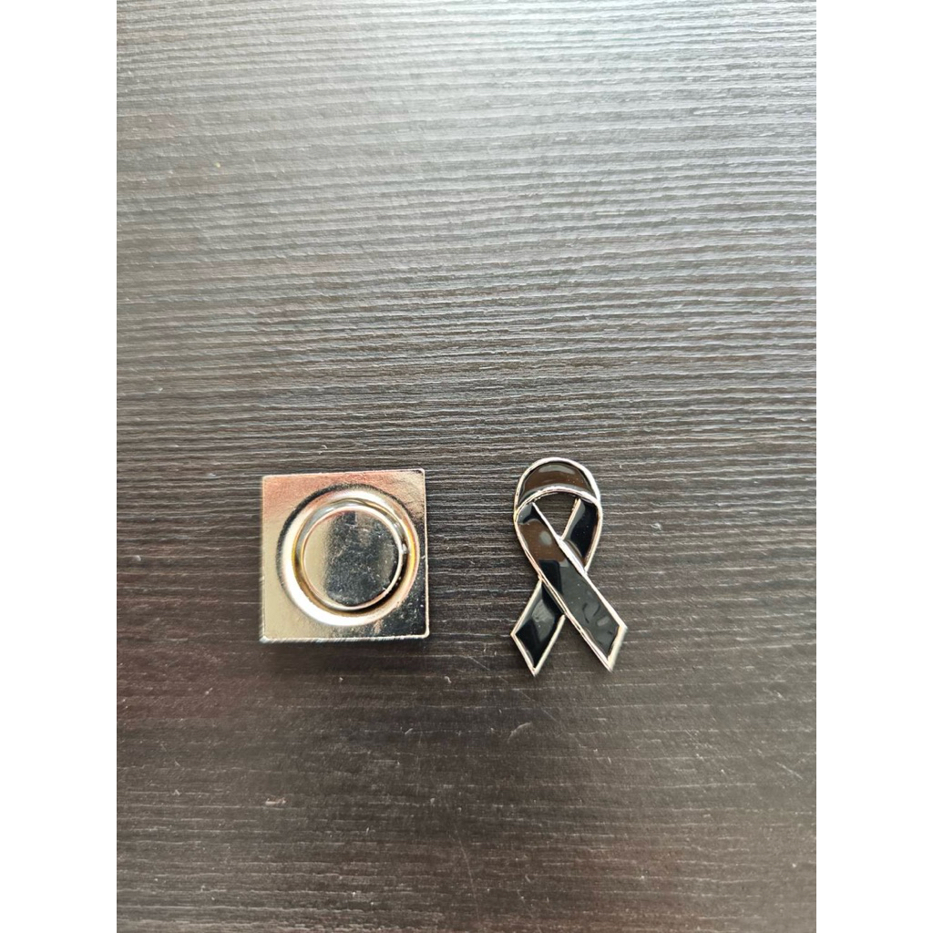 โบว์ดำไว้ทุกข์ ขนาด 1.5x3 ซม. แบบเข็มกลัด หมุด แม่เหล็ก