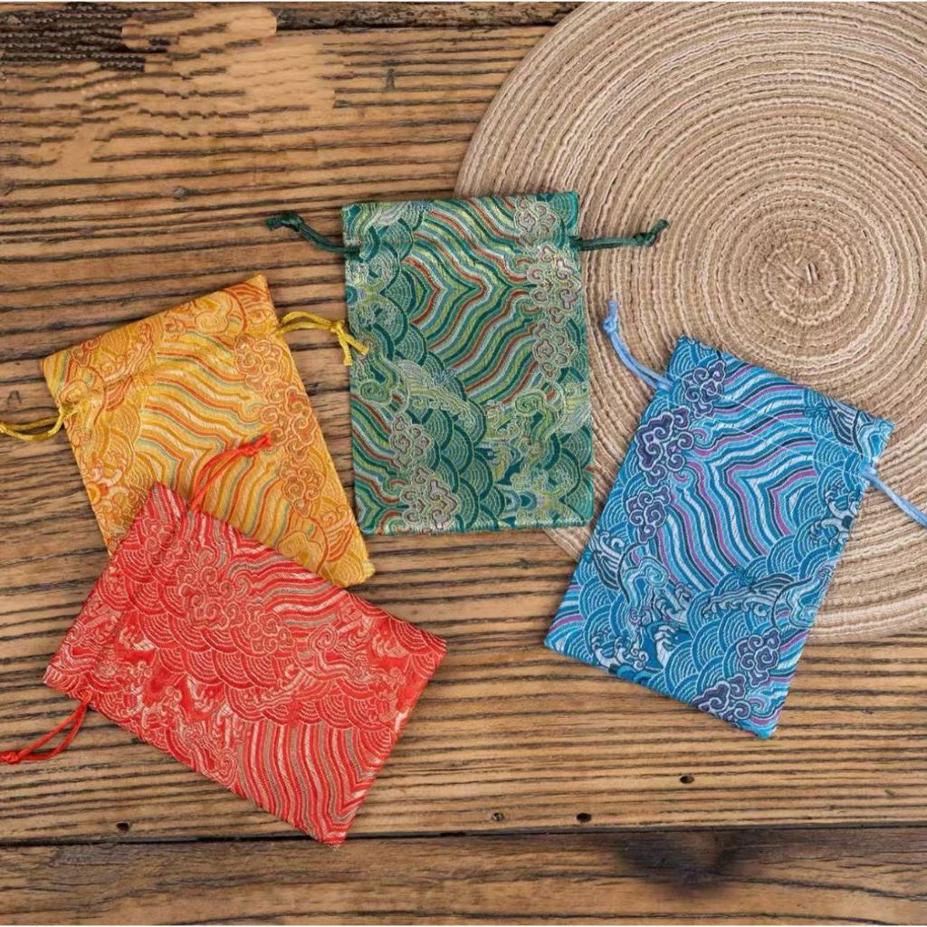 ถุงหูรูด ถุงผ้ากำมะหยี่ ถุงผ้าหูรูด ถุงกำมะหยี่ ถุงผ้าสักหลาด ใส่ของขวัญชำร่วย ขนาด10*14cm