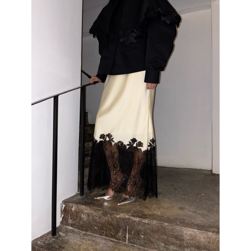 Mary Maxi skirt in vanilla satins with night lace (New)