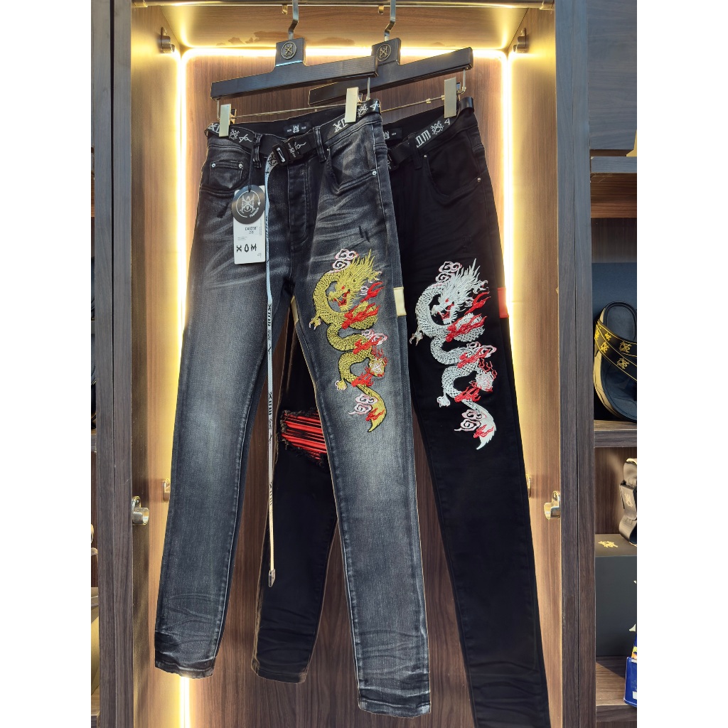 XOMกางเกงยีนส์ขายาว กางเกงยีนส์ปักลายมังกร XOMBRAND