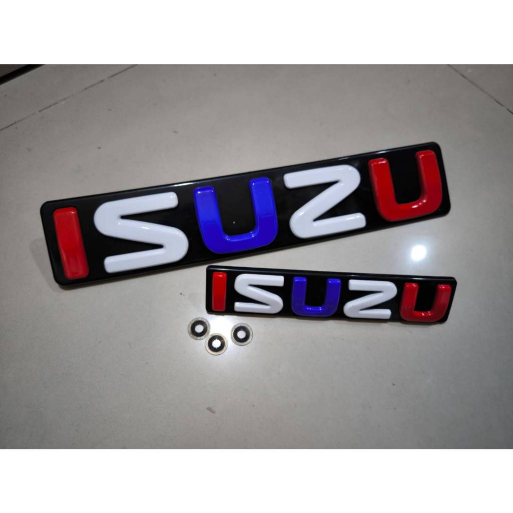 แผ่นป้ายโลโก้ isuzu หน้ากระจังสำหรับ d-max Mu -7-x  ตั้งแต่ปี 2002 ถึง 2019 ลายธงชาติไทย  สินค้าดีจบในที่เดียว