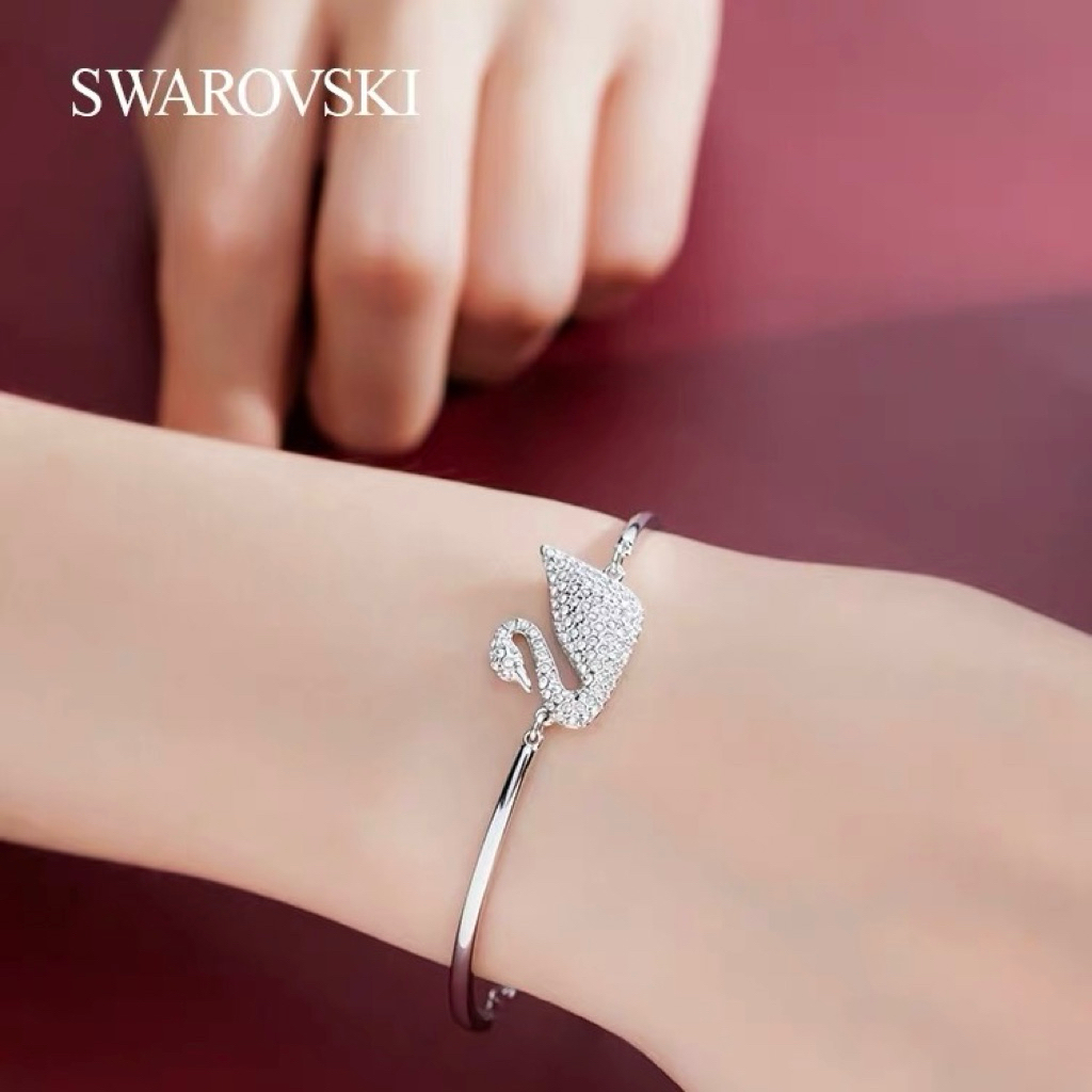 ของแท้100%แถมกล่อง🎁 ของขวัญวันเกิดสร้อยข้อมือหงส์คลาสสิก ของขวัญวาเลนไทน์สไตล์หรูหรา