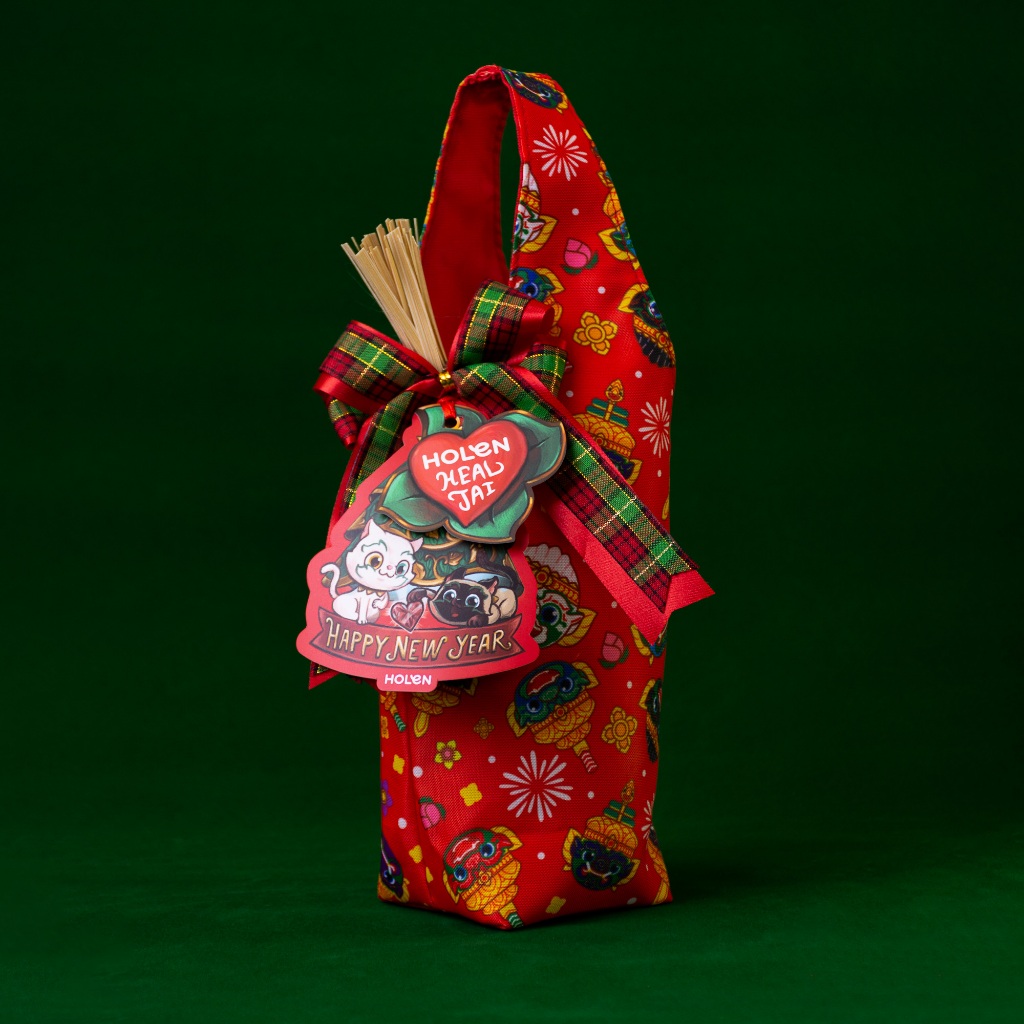 Chalom Hom Surprise! : Aromadom Fun Box with Drink Cup Holder Bag