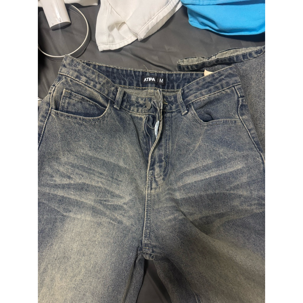 ส่งต่อกางเกงยีนส์ Atipa ใส่สองรอบ ไม่มีตำหนิ ทรงสวยมาก ผ้าดีสุดๆ