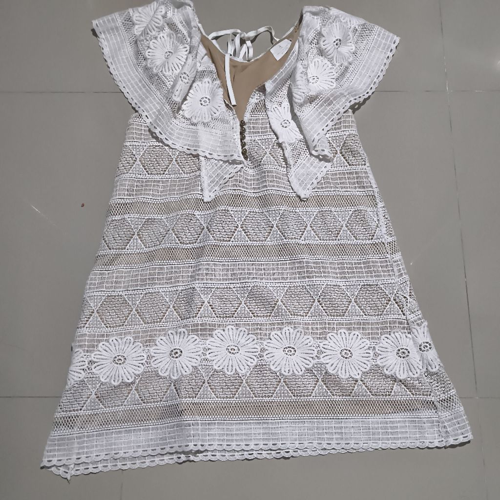 เดรส สีขาว ลูกไม้ มีซับในทั้งตัว sz.ml มือสอง abigail premium quality สวยมาก