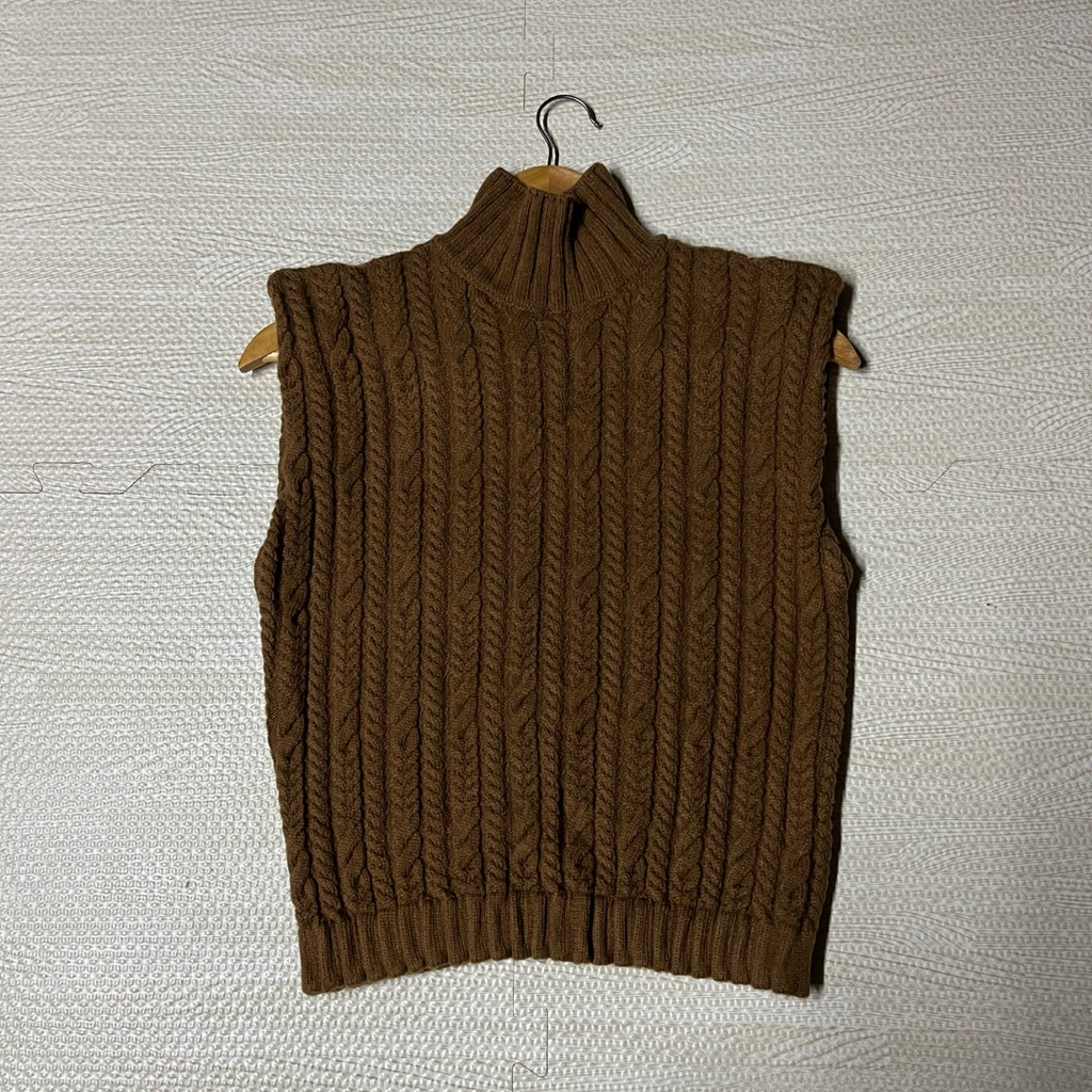 ZARA เสื้อไหมพรม แขนกุด คอปีน สีน้ำตาล Size EUR S มือ2