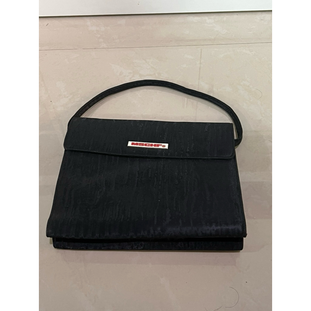 กระเป๋าถือสีดำ MSCHF
