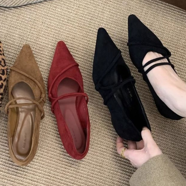 🎀รองเท้าแมรี่เจนหนังกลับวินเทจ🎀รองเท้าส้นแบนหัวแหลมสไตล์ฝรั่งเศส สดใสและรู้สึกเบาสบาย