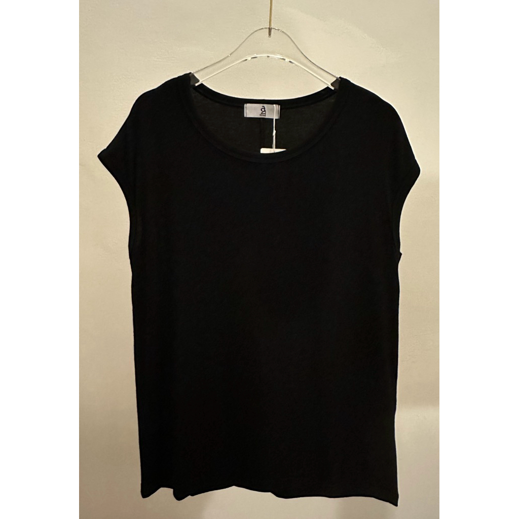 เสื้อยืดสีพื้น ทรงแขนล้ำ A21