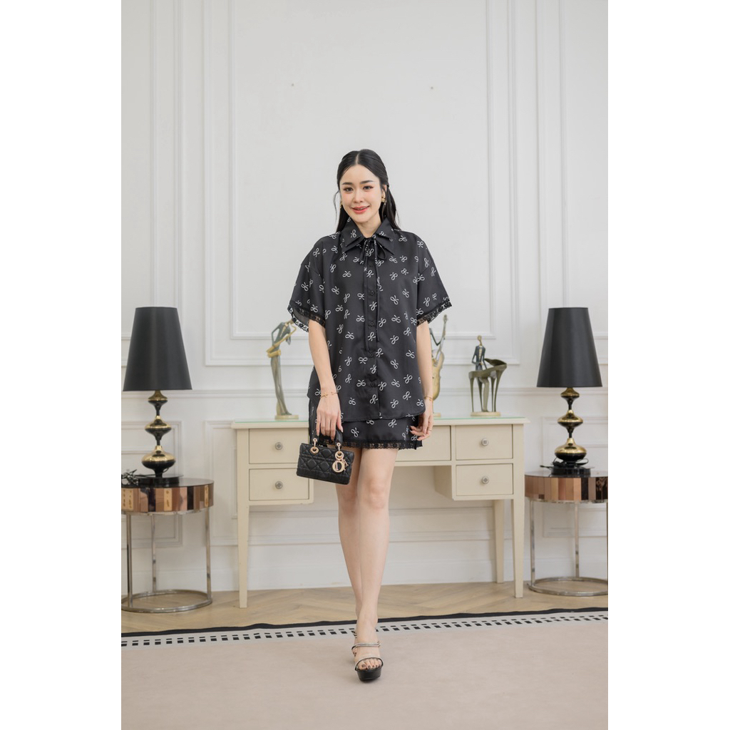 ชุดเช็ทเสื้อ+กระโปรง รุ่น Chic Ribbon  (2ชิ้น)