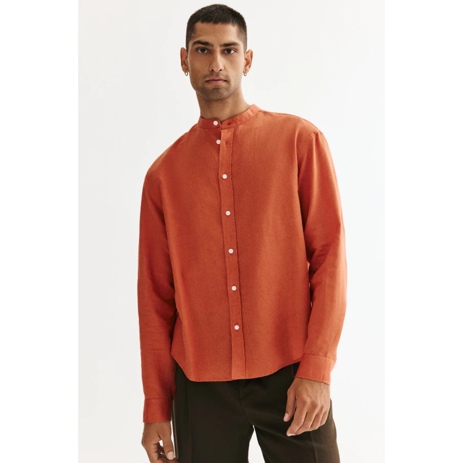 H&M(เอชแอนด์เอ็ม) เสื้อเชิ้ตคอจีนผสมผ้าลินินทรงปกติ Men Regular Fit Linen-blend grandad shirt 1315933_1