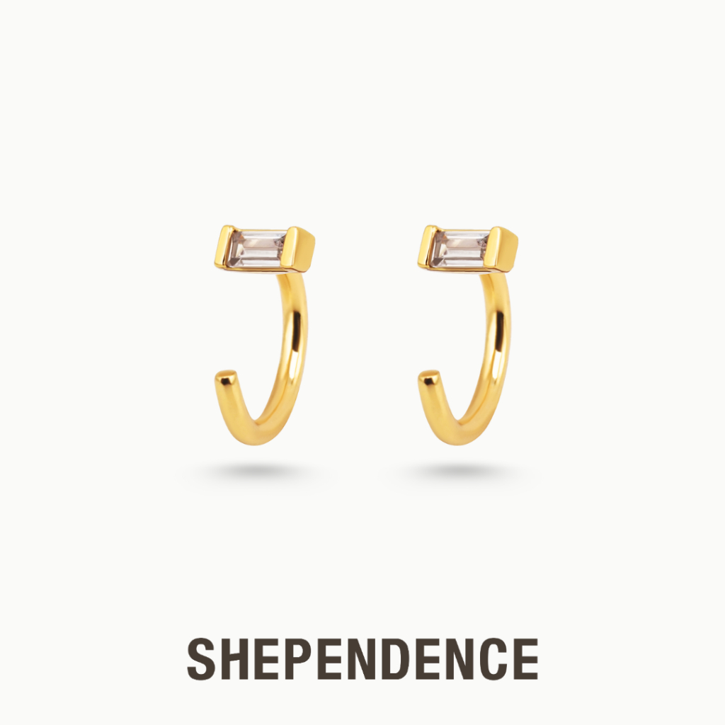 SHEPENDENCE ต่างหูก้านห่วง LUXE Tyra ประดับคริสตัลทรงบาแกตต์