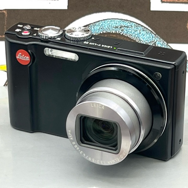 Leica v-lux30  digital camera